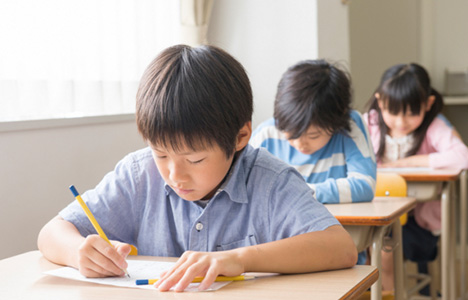 小学校の英語の授業は、いつどのように変わる?